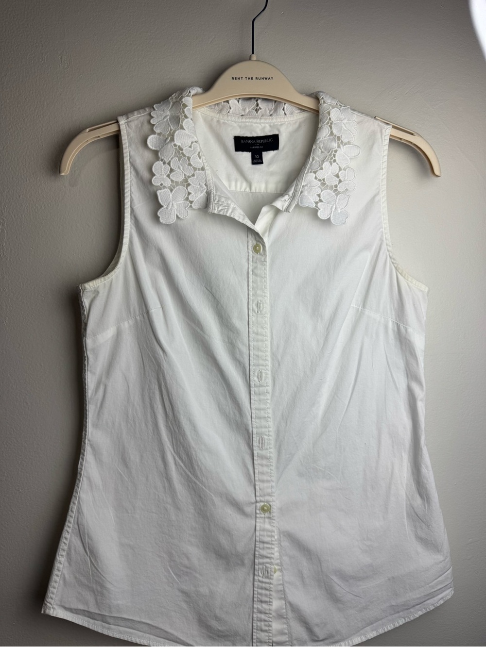 Banana Republic White Sleeveless Button-Down Top with Floral Lace Collar